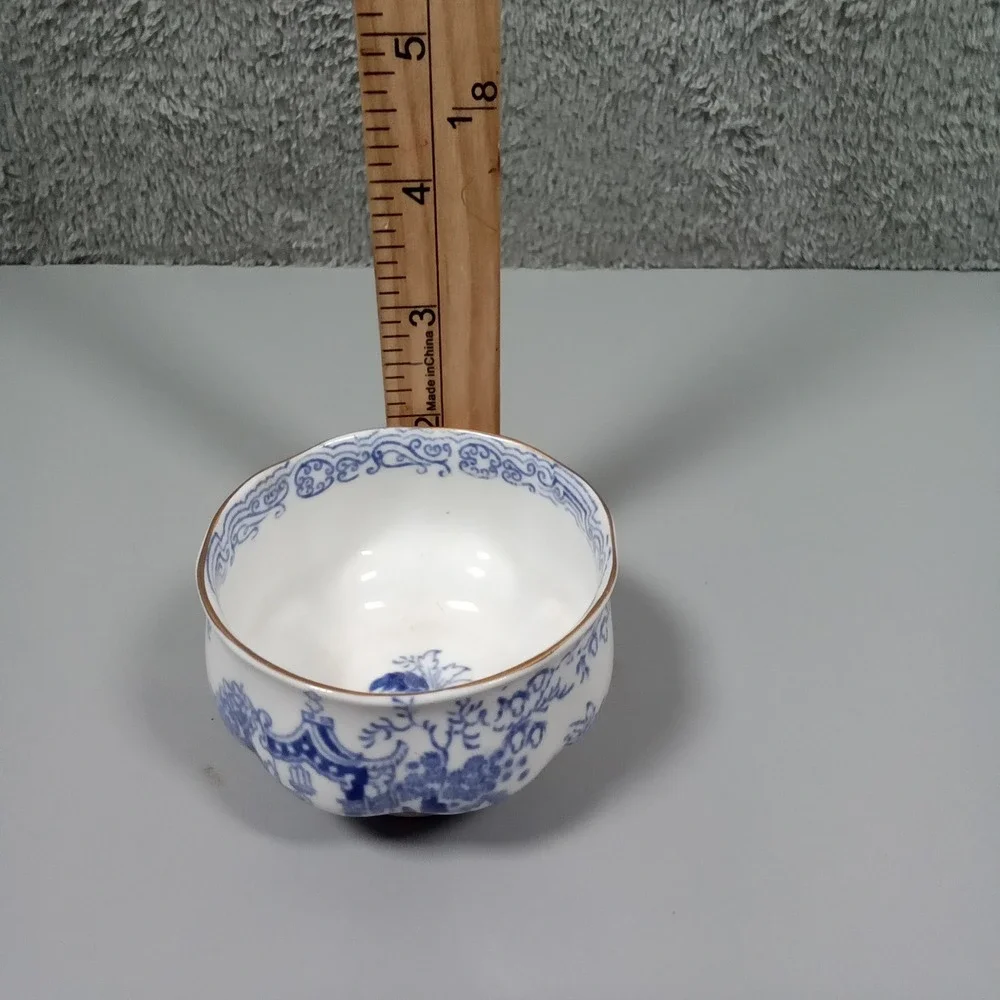 Royal Albert Crown China Blue Willow‎ Tea Bowl Gold Trim Made in England Vintage